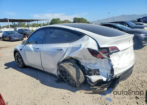 2024 Tesla Model Y из США, поврежденный, VIN 7SAYGDED5RF039377